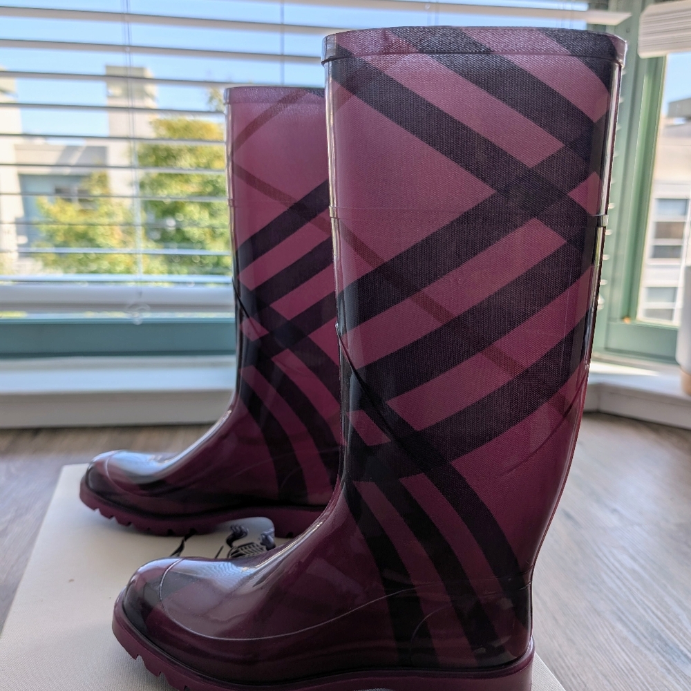 Burberry Raspberry Rain Boot 35EU - Picture 7 of 7